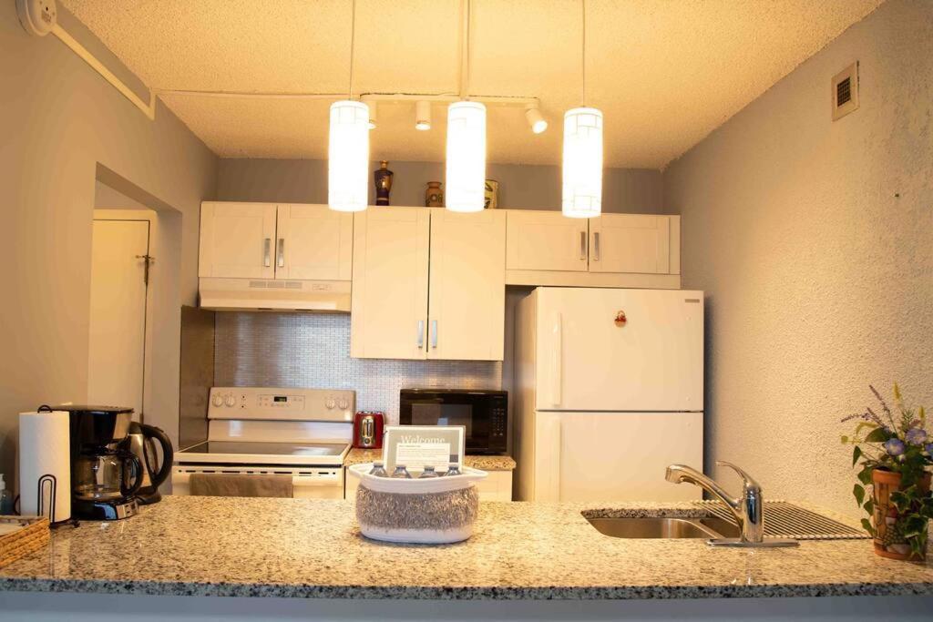 Calgary Downtown Center Condo With Free Parking 外观 照片